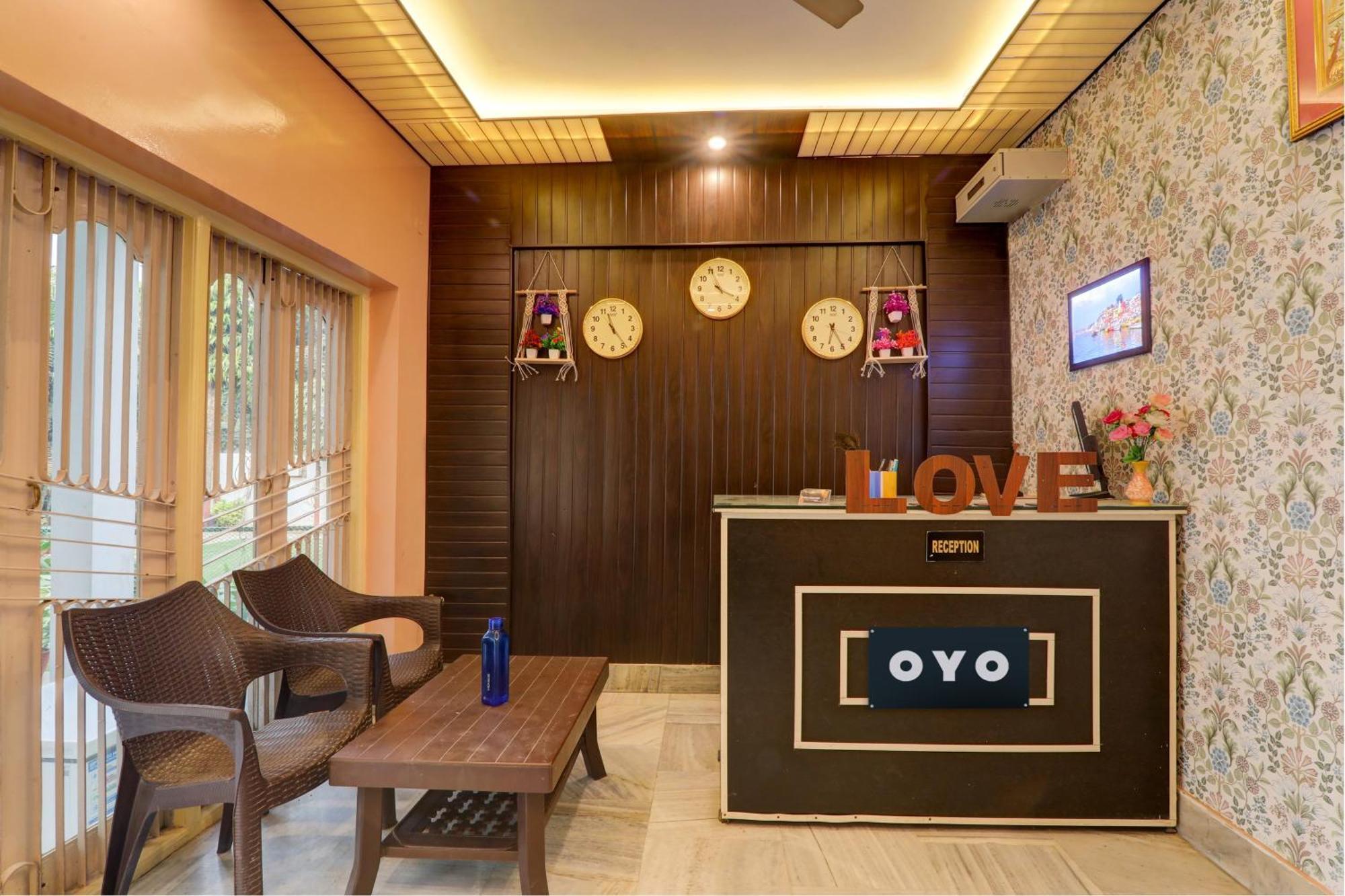 Hotel O Flagship Adbhut Moment Hotel Варанаси Екстериор снимка