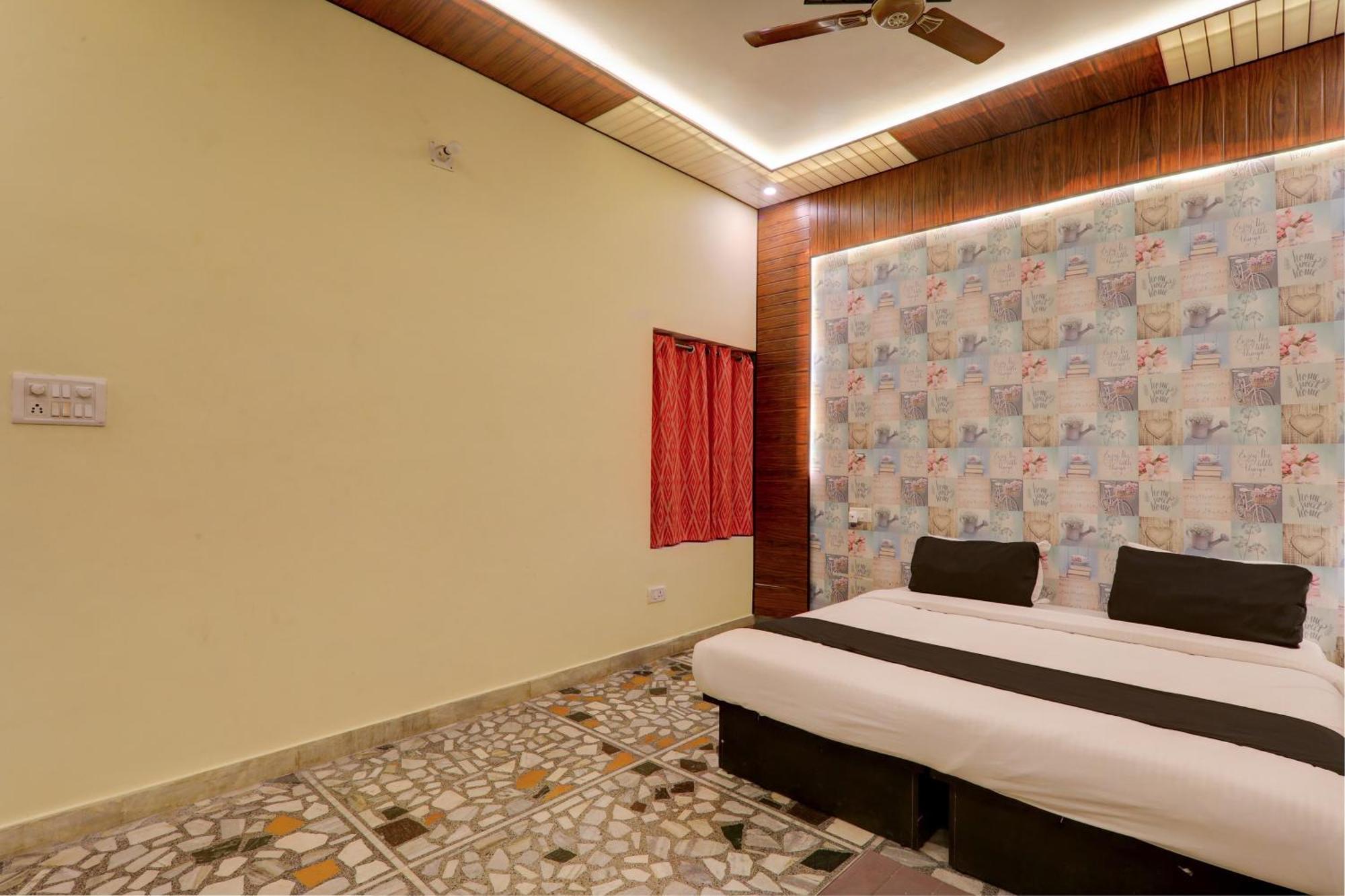 Hotel O Flagship Adbhut Moment Hotel Варанаси Екстериор снимка