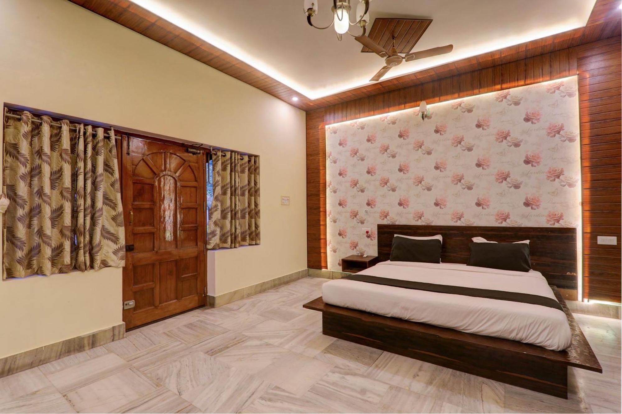 Hotel O Flagship Adbhut Moment Hotel Варанаси Екстериор снимка