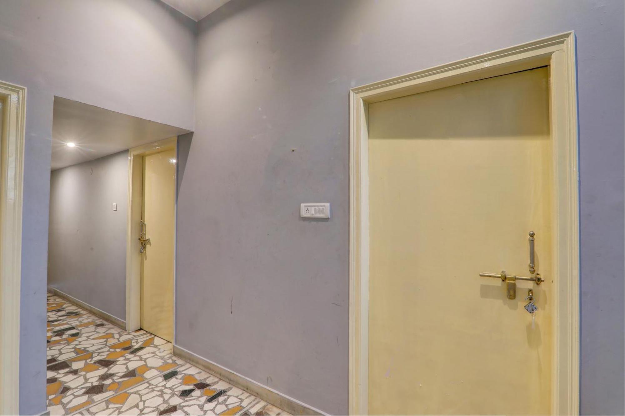 Hotel O Flagship Adbhut Moment Hotel Варанаси Екстериор снимка