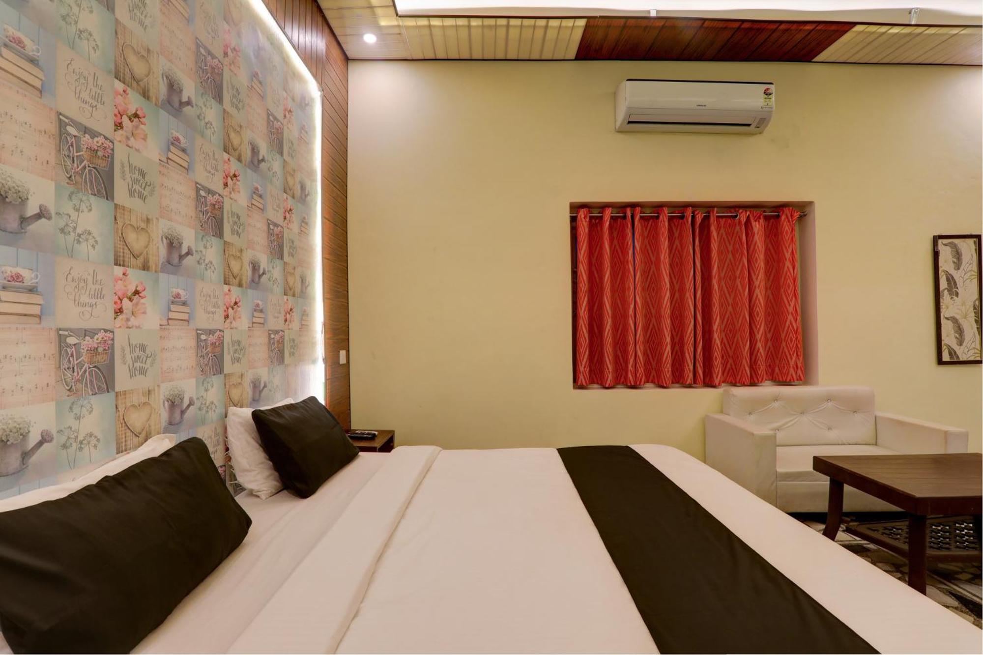 Hotel O Flagship Adbhut Moment Hotel Варанаси Екстериор снимка