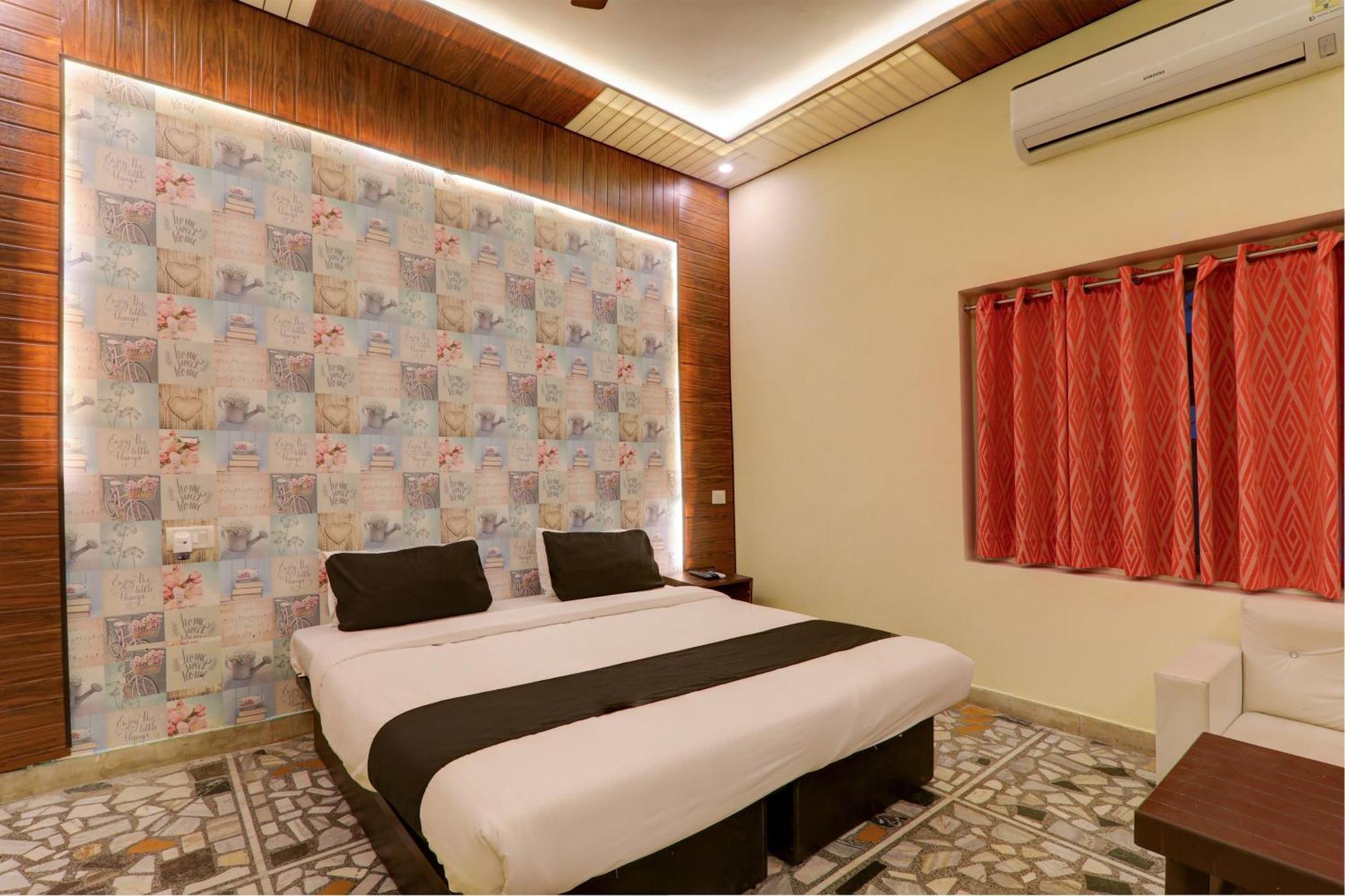 Hotel O Flagship Adbhut Moment Hotel Варанаси Екстериор снимка